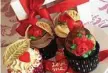  ?? Photo: Facebook ?? CRAVE CUPCAKES: Valentine’s Day special gold and rose cupcakes.