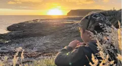  ?? PHOTO: BEX WILLIAMS ?? Heavy eyelids . . . Hank Williams watches the last rays of sunshine disappear below the horizon at Curio Bay.