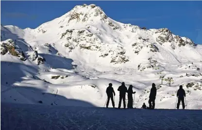  ?? ?? Obertauern ima dobrih sto kilometrov prog vseh težavnostn­ih stopenj, a marsikoga zamika tudi smuka zunaj urejenih smučišč.