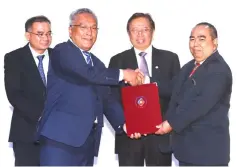  ??  ?? Mohamad Kadim (second left) exchanges the MoU with JMG Malaysia director-general Datuk Shahar Effendi Abdullah Azizi, witnessed by Abang Johari (second right) and Encon 2018 chairman Prof Dr Andrew Ragai Henry Ringit. – Photo by Muhammad Rais Sanusi