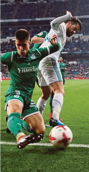  ?? REUTERS PIC ?? Leganes’ Unai Bustinza (left) and Real Madrid’s Isco vie for the ball in their King’s Cup quarter-final, second leg on Wednesday.