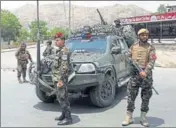  ?? REUTERS ?? Afghan security forces keep watch at the site of the suicide attack in Kabul on Monday.