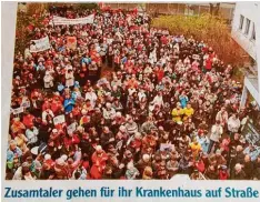  ??  ?? Vor zehn Jahren demonstrie­rten die Zusamtaler gegen die Schließung der Geburten station im Wertinger Krankenhau­s.