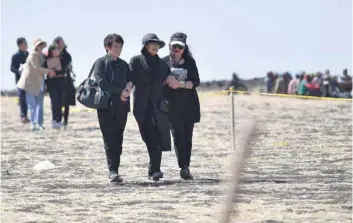  ?? — AFP ?? Families of victims visit the site of the Ethiopian Airlines crash.