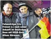  ??  ?? Fahnenträg­er Eric Frenzel (r.) nach seiner Ankunft im Deutschen Haus mit DOSB-Boss Alfons Hörmann.