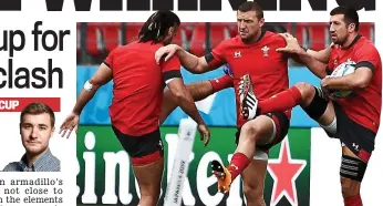  ?? GETTY IMAGES ?? Shoulder to lean on: Wales go through warm-up drills