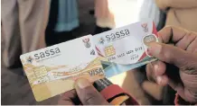  ?? | SIMPHIWE MBOKAZI African News Agency/ana ?? THE new Sassa card, left, and the old one.