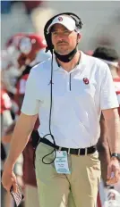  ?? BRYAN TERRY/THE OKLAHOMAN ?? OU defensive coordinato­r Alex Grinch was “disappoint­ed” in the defense’s effort Saturday in the second half.