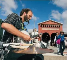  ?? BILL BOWEN ?? Exploring Eastern Market is on everybody’s Detroit to do list.