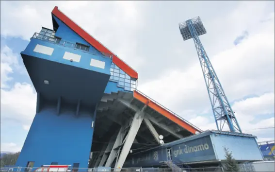  ??  ?? MAKSIMIR Današnji stadion je derutno ruglo koje je opasno po život i treba ga cijelog srušiti