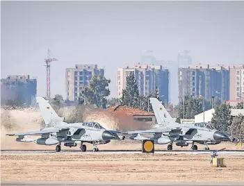  ?? FOTO: DPA ?? Zwei Bundeswehr-Tornados starten im Januar 2016 in Incirlik zu ihrem ersten Einsatzflu­g.