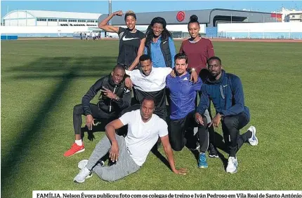  ??  ?? FAMÍLIA. Nelson Évora publicou foto com os colegas de treino e Iván Pedroso em Vila Real de Santo António