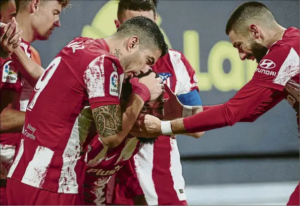  ?? FOTO: EFE ?? El Atlético de Madrid, con un gran Lemar que abrió el marcador, se lamió las heridas de la derrota ante el Milan con una contundent­e victoria en el Nuevo Mirandilla