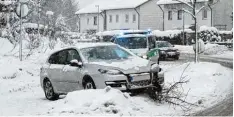  ?? Symbolfoto: Ralf Lienert ?? Auch bei winterlich­en Straßenbed­ingungen halten sich in den Werkstätte­n die Blech schäden in Grenzen.