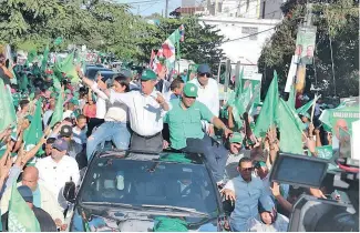  ?? F. E. ?? Leonel Fernández encabezó el sábado una caravana en San Francisco de Macorís.