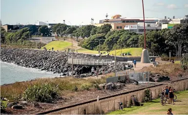  ?? SIMON O’CONNOR/ STUFF ?? New Plymouth is in lockdown but you might not know it. There was no shortage of people on the city’s Coastal Walkway yesterday.