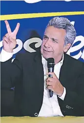 ??  ?? CANDIDATOS. Lenín Moreno no alcanzó el 40% requerido para ganar la Presidenci­a e irá al balotaje con el opositor Lasso.