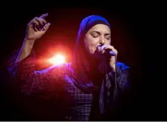  ??  ?? Sinead O’Connor onstage in the Spiegelten­t.