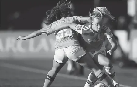  ?? PROVIDED TO CHINA DAILY ?? Arsenal’s Beth Mead takes on Manchester City’s Matilde Fidalgo during a Women's Super League match at Meadow Park in Borehamwoo­d near London. England striker Mead is focusing on getting back to full fitness during soccer’s shutdown.