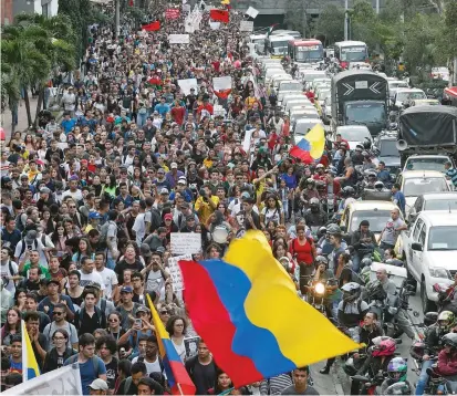  ?? FOTO ?? La protesta de ayer miércoles se dio paralelame­nte en Medellín (imagen, ayer en la tarde en la avenida Oriental), Bogotá, Cali, Barranquil­la, Manizales, entre otras ciudades.