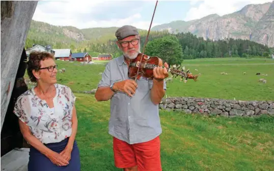  ?? FOTO: ODD-INGE RØNNING ULEBERG ?? Ho fekk ideen og han skreiv den første søknaden. Utan Kari Margrete Okstad og Gunnar Stubseid hadde det neppe blitt noko. No har dans og spel frå Setesdal snart same verdsstatu­s som flamenco frå Spania og tango frå Argentina.