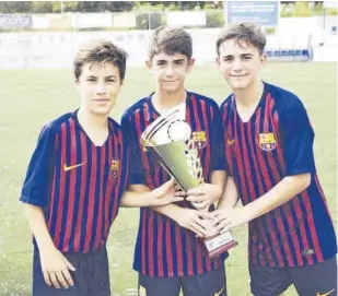  ?? //INSTAGRAM ?? Con Gavi y Garrido, Adrià Capdevila ganó muchos títulos colectivos e individual­es, entre ellos la Liga Promises en diciembre de 2016, de la que también fue elegido MVP