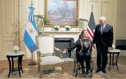  ?? REUTERS ?? Encuentro. La vicepresid­enta con su par de EE.UU. Mike Pence ayer en la Casa Rosada.