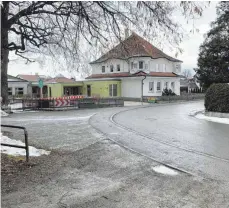  ?? FOTO: GEMEINDE BERKHEIM ?? Die Gemeinde Berkheim will den Verkehr vor dem Kindergart­en „Bei der alten Eiche“sicherer lenken und ein gefahrlose­s Ein- und Aussteigen ermögliche­n.