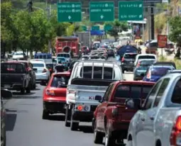  ?? FOTO: EL HERALDO ?? A las personas que no realizan el pago en el mes respectivo, se les suma una multa de 500 lempiras, los meses subsiguien­tes L250.