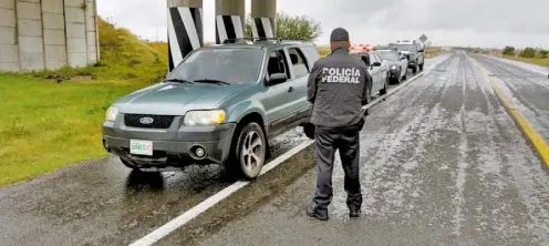  ??  ?? y decomiso ocurrió en el Libramient­o Poniente de Irapuato. La Policía Federal decomisó varias dosis de droga y detuvo a dos irapuatens­es. Fotos/especial