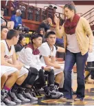  ?? GLEN ROSALES/FOR THE JOURNAL ?? Santa Fe Indian School boys basketball coach Ceci Moses, shown giving instructio­n to her team, was fired amid claims and countercla­ims that erupted during a game against St. Michael’s.