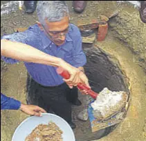  ?? HT ?? Parameswar­an Iyer, who heads the Swachh Bharat Mission, cleans a toilet pit in Warangal district’s Gangadevip­alli.