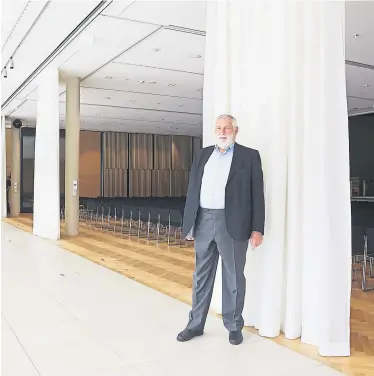  ?? Katharina Roßboth ?? Aufklärung im Mittelpunk­t: Franz Fischler im neuen Alpbacher Congress Centrum.