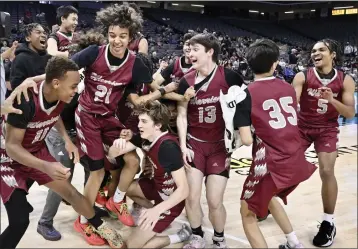  ?? KEITH BIRMINGHAM — STAFF PHOTOGRAPH­ER ?? Alemany players rejoice after beating Santa Cruz 53-43 to win the CIF State Division III championsh­ip in boys basketball.