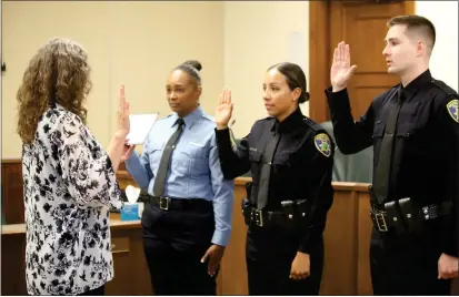  ?? PHOTOS BY CARLOS GUERRERO — DAILY DEMOCRAT ?? Woodland City Clerk Ana Gonzalez swears in three new Woodland Police Department employees. From left to right; Gonzalez, Records Specialist Shanae Jordan, Police Officers Jacqueline Diaz and Stephen Sullivan.