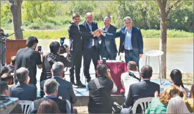  ?? ?? LLARYORA. El gobernador electo apostará a la obra pública con financiami­ento internacio­nal. La apuesta al acueducto Córdoba - Santa Fe.