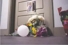  ?? AP PHOTO BY SHABAN ATHUMAN ?? Flowers are placed at the apartment of shooting victim Botham Jean in Dallas.