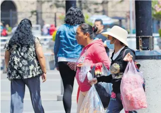  ?? FOTOS/JESÚS GUTIÉRREZ ?? Van más de 45 mil 200 casos positivos de coronaviru­s en todo Guanajuato.