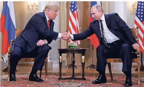  ?? FOTO: RTR ?? US-Präsident Donald Trump und sein russischer Kollege Wladimir Putin treffen sich im finnischen Präsidente­npalast in Helsinki.