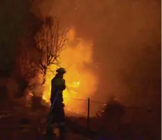  ?? Foto: Kiessling ?? Ein Brand zerstörte das Wohnhaus im Buchloer Westen. Jetzt braucht die betroffene Familie ein neues Dach über dem Kopf.