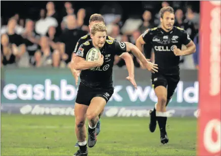  ??  ?? TOP FORM: Sharks flyhalf Robert Du Preez comes up against Marty McKenzie, who last started at flyhalf three years ago, when they meet the Chiefs in Durban today.