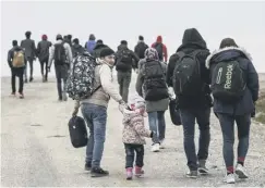  ??  ?? 0 Afghan refugees head towards Turkey-greece border at Ipsala