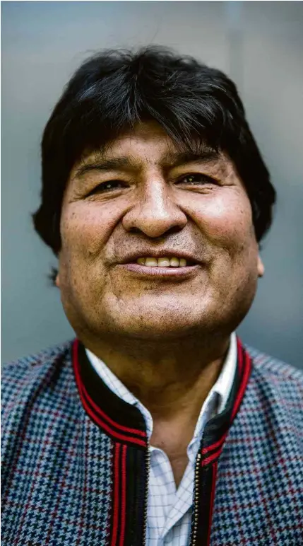  ?? Ginnette Riquelme/Folhapress ?? O ex-presidente boliviano Evo Morales fotografad­o no hotel Ibis, na região central da cidade do México