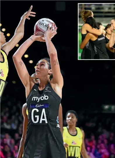  ?? GETTY IMAGES ?? Silver Ferns captain Ameliarann­e Ekenasio puts up a goal in the win over Jamaica. Inset, the Ferns lost their previous match to the Sunshine Girls at the 2018 Commonweal­th Games.