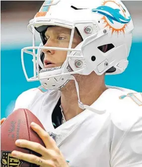  ?? JOHN MCCALL/SUN SENTINEL ?? Despite soreness in his throwing shoulder, Ryan Tannehill targeted a return after the bye week.