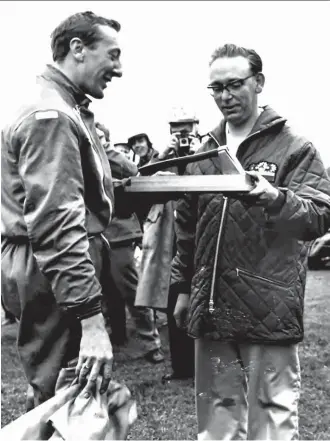  ?? Photograph­s: Stu Owen and Mortons Archives ?? Bob and Ian Kirkpatric­k burying the hatchet to prove that both clubs actually got on with each other.