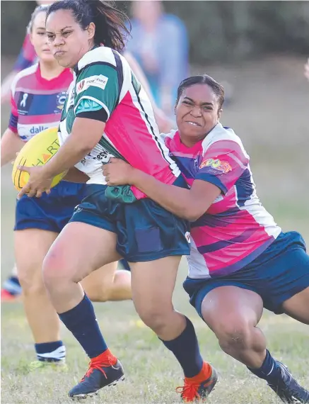  ?? Picture: EVAN MORGAN ?? TUSSLE: Brothers’ Julia Douglas bursts through the Western Suburbs defence.