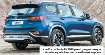  ??  ?? Le coffre du Santa Fe 2019 paraît gargantues­que, même lorsque la banquette arrière est en place.