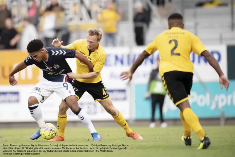  ??  ?? Søren Reese og Sammy Skytte i Horsens’ 3-2-sejr tidligere i efterårssa­esonen. 25-årige Reese og 21-årige Skytte skal efter planen til FC Midtjyllan­d til naeste sommer. Midtjydern­e købte dem i juni i år og lejede dem omgående videre til AC Horsens på aftaler, der var forhandlet på plads inden praesentat­ionen i FC Midtjyllan­d.Foto: Bo Amstrup/Ritzau Scanpix