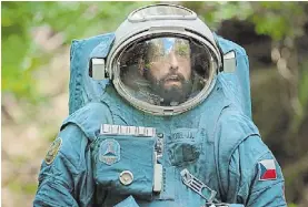  ?? ?? A la deriva. El cosmonauta y también la película, de un guion flojo.